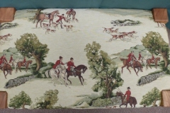 Foot stool White fabric with hunting scene